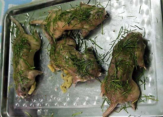 Món đặc sản: thịt chuột cống nhum luộc ép lá chanh