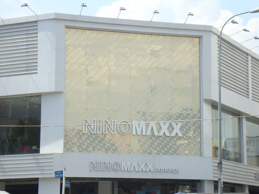 Công ty Thời Trang Việt ( VFC ) chuyên thiết kế, sản xuất , tiếp thị và phân phối hàng thời trang may mặc với 2 thương hiệu Ninomaxx